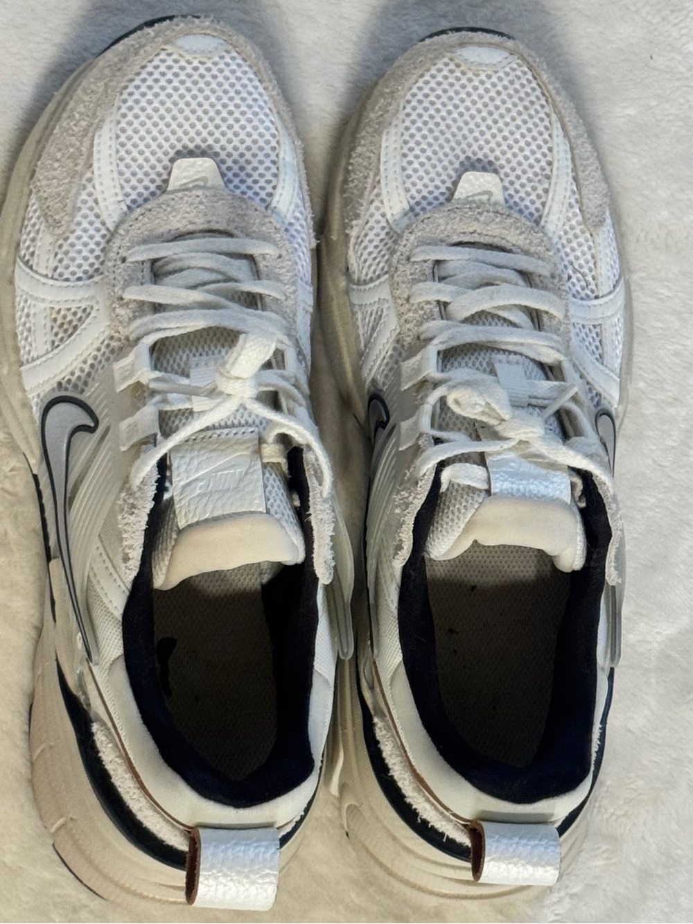 NIKE LIFESTYLE SNEAKER / CHUNKY / MESH / BLACK AND WHITE / SIZE 9 - Picture 5 of 7